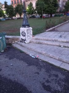 Πλατεία Κέρκυρα: Σκουπίδια Παντού κάθε πρωί - Φασαρία όλο το βράδυ και ποτά